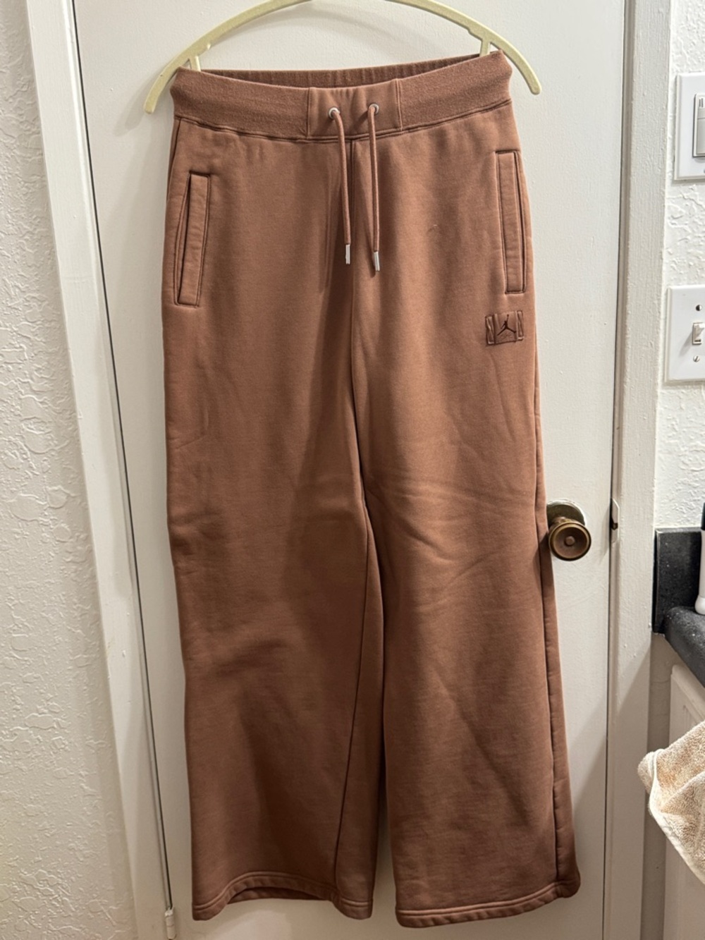 Jordan Wide-Leg Drawstring Sweatpants in Brown